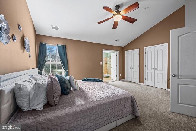 Building Photo - 735 Parev Way