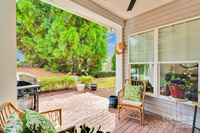 Building Photo - 28112 Song Sparrow Ln