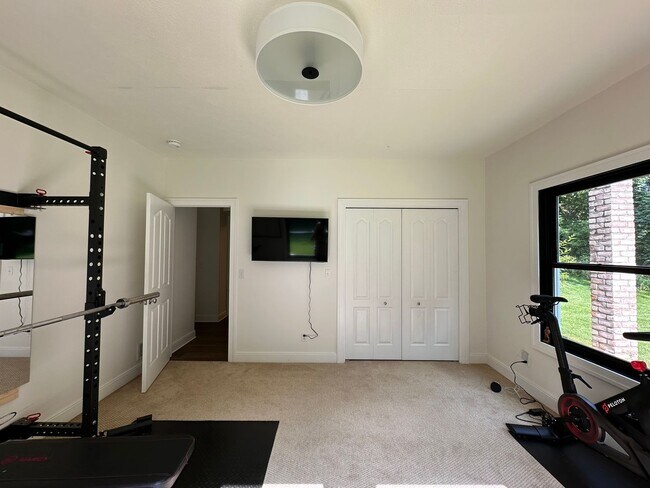 Building Photo - Five Bedroom Home on Almost Two Acres!