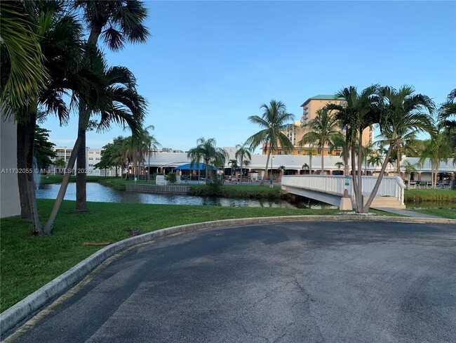 Building Photo - 505 E Dania Beach Blvd