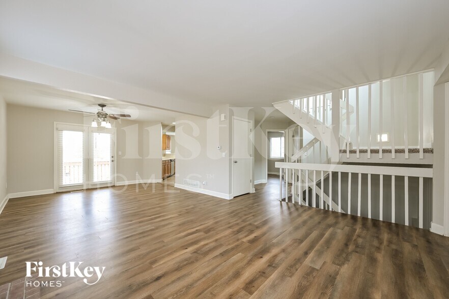 Building Photo - 4950 N Foxtail Dr