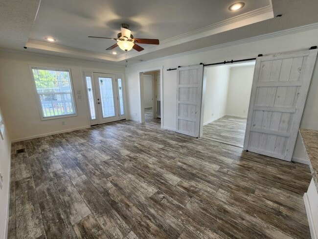 Building Photo - 518 Eland Dr