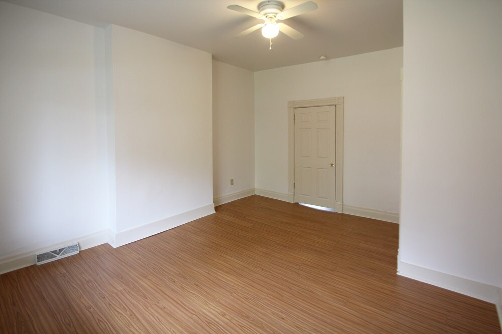Building Photo - 523 Jeanette St
