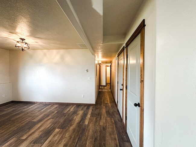 Building Photo - 3 Bedroom, 1 Bathroom Lower Level Duplex