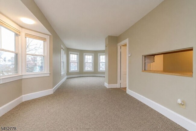 Building Photo - 11 Montague Pl