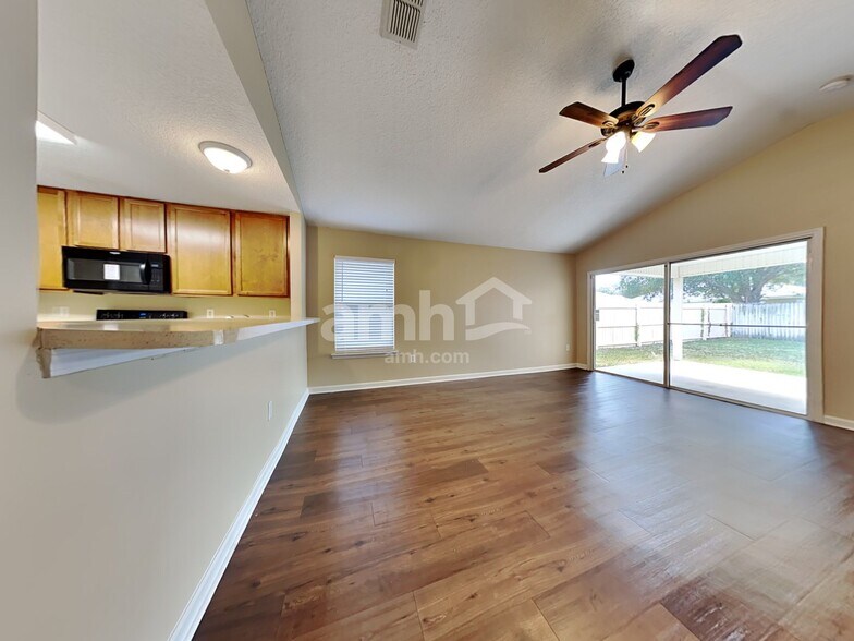 Building Photo - 9422 Daniels Mill Dr