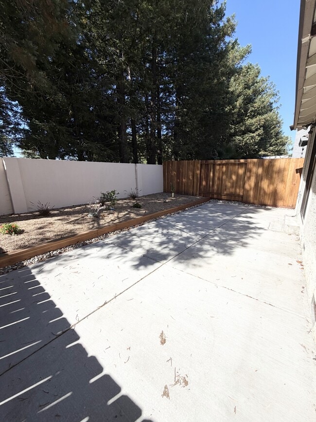 Building Photo - 151 Francis Cir