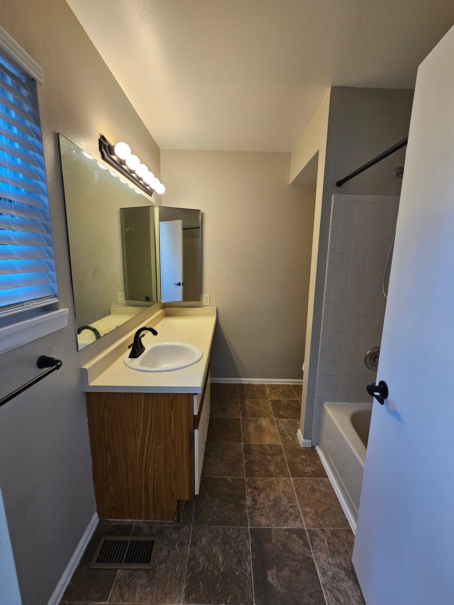 Building Photo - 945 Moorings Dr