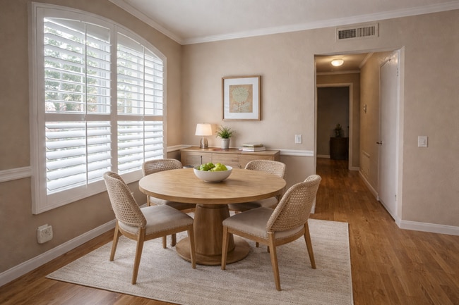 Building Photo - 2 Bedroom Condo in Orange