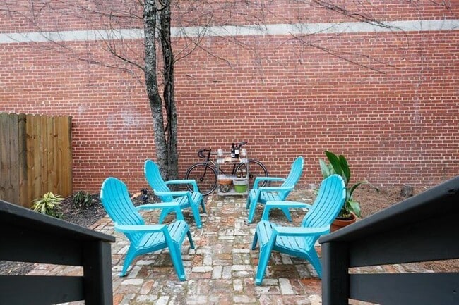 Building Photo - 87 Chester Ave SE