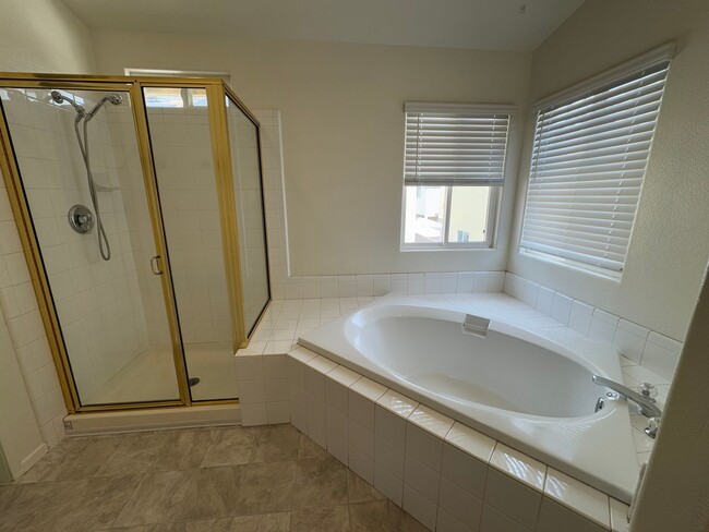 Building Photo - 3 bedroom -2.5 bathroom House