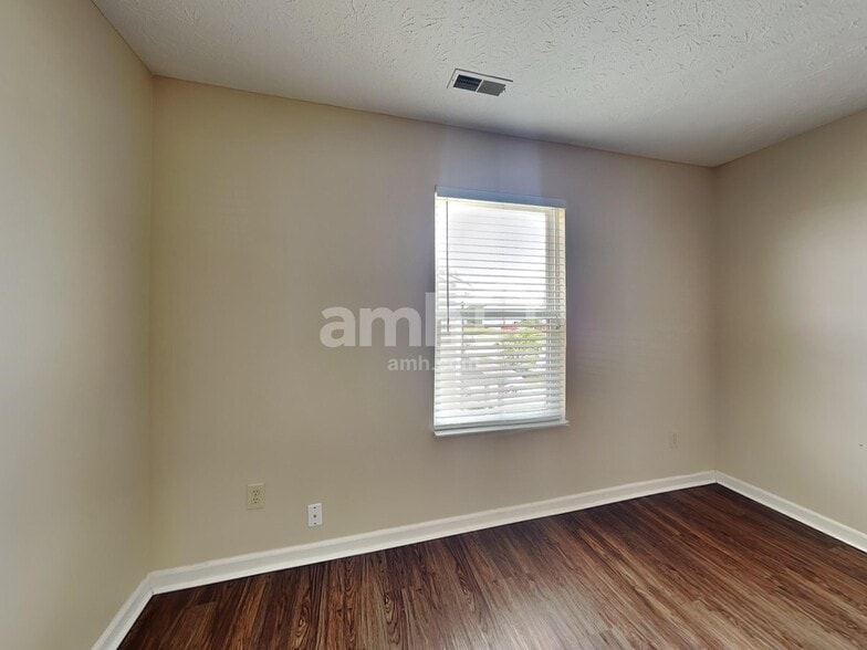 Building Photo - 12938 Dolphins Ln