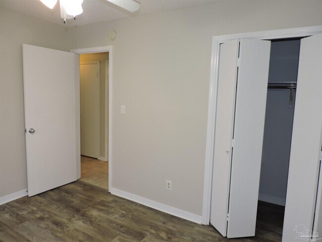 Building Photo - 7834 Charter Oaks Dr