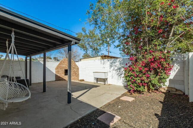 Building Photo - 1804 E Cypress St