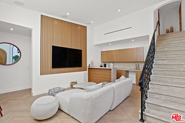 Building Photo - 9451 Sunset Blvd