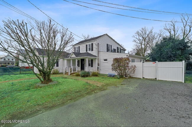 Building Photo - 83 Hennessey St