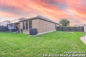 Building Photo - 1427 Sun Garden