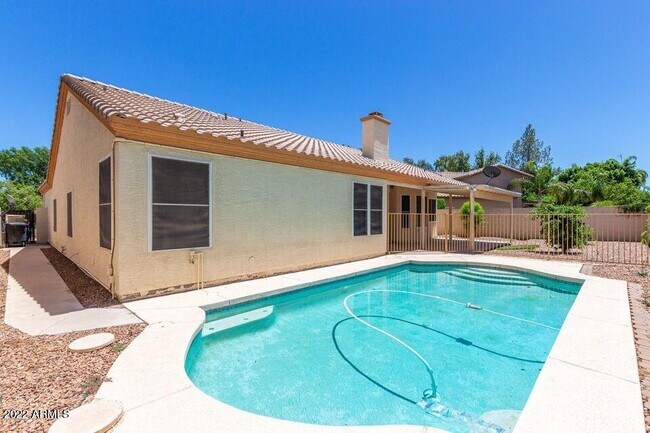 Building Photo - 658 N Poplar Ct