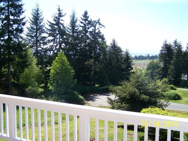 Building Photo - Spacious Home in Beautiful Neighborhood!