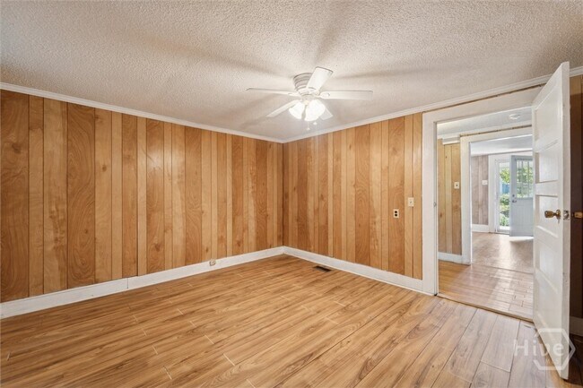 Building Photo - 742 E Park Ave