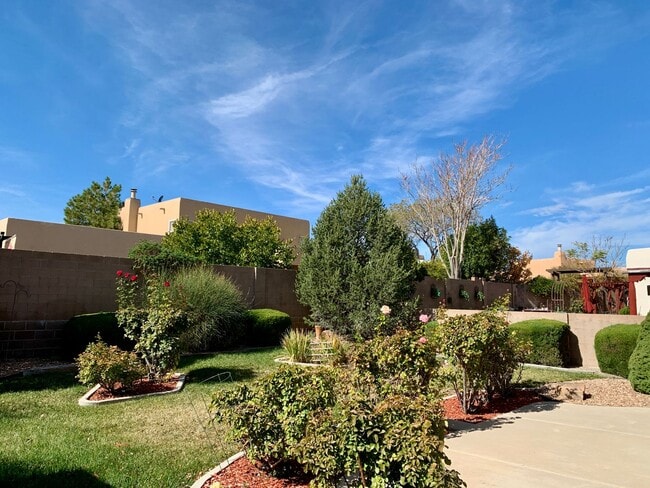 Building Photo - 3 bedroom 2.5 bathroom southwest Albuquerque