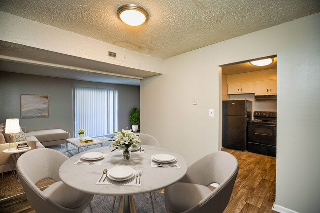 Dining Room - Magnolia Manor Apartments