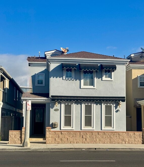 Building Photo - 206 E Balboa Blvd