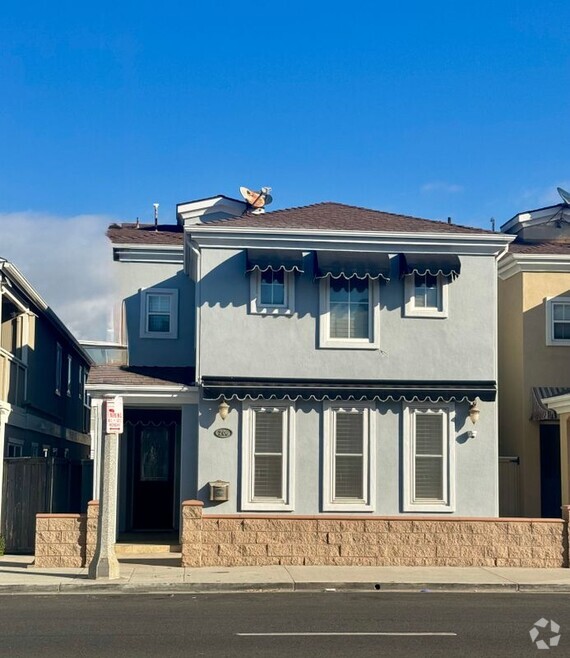 Building Photo - 206 E Balboa Blvd