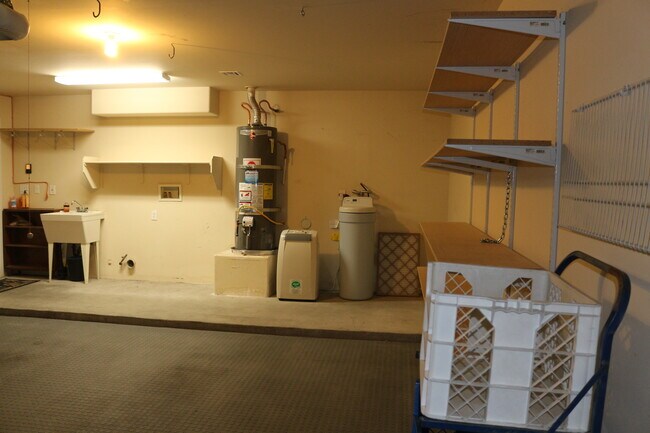 Building Photo - SHOWINGS AVAILABLE NOW