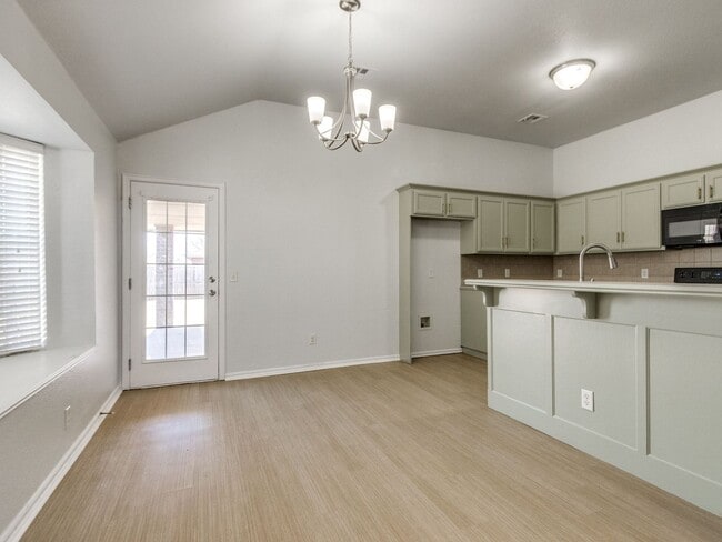 Building Photo - Updated Home + North Edmond + 4 Bedrooms