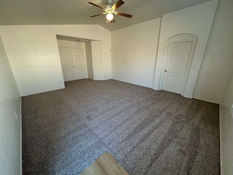 Building Photo - 8217 S 45th Ln