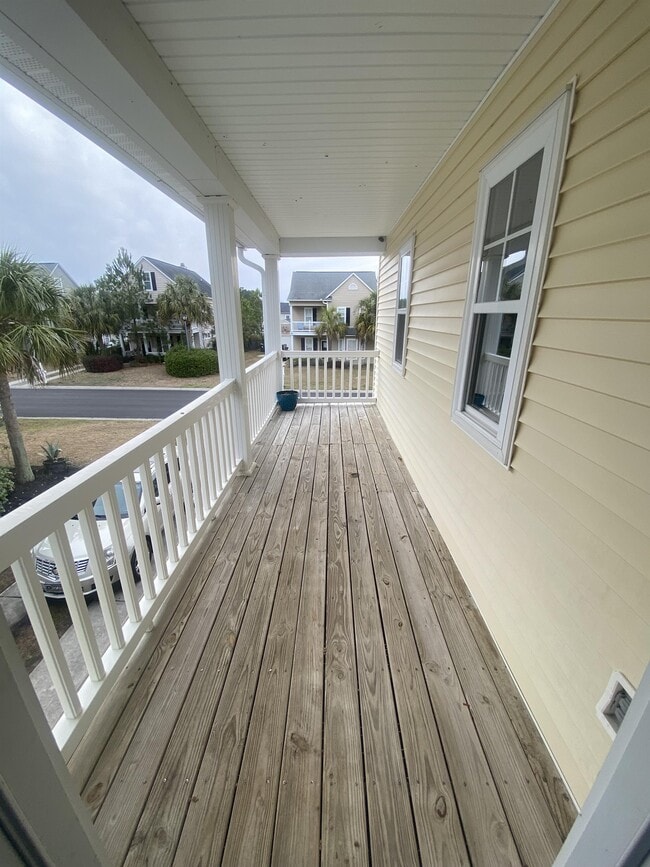 Building Photo - 421 Emerson Dr