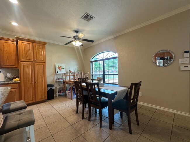 Building Photo - 221 Gurley Ln