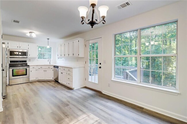 Building Photo - 3347 Camens Way NE