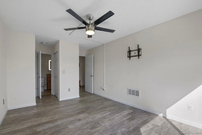 Building Photo - 730 Robert Frost Dr