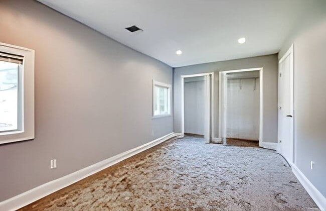 Building Photo - 5 Pamela Ln