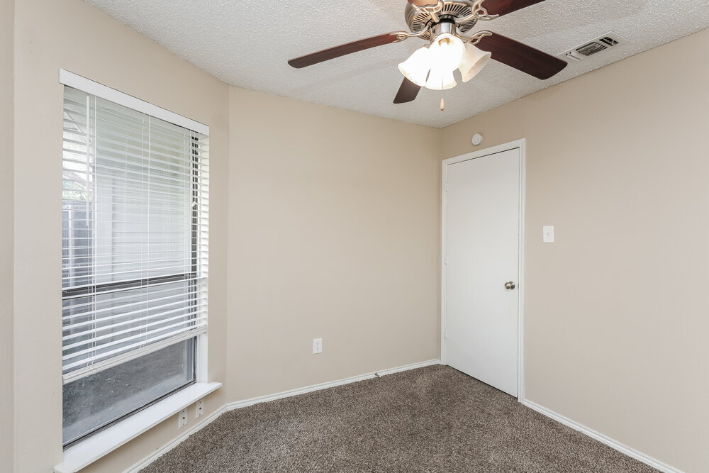 Building Photo - 406 Kalmia Dr