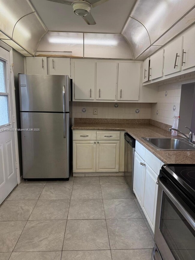 Primary Photo - 2800 NW 56th Ave