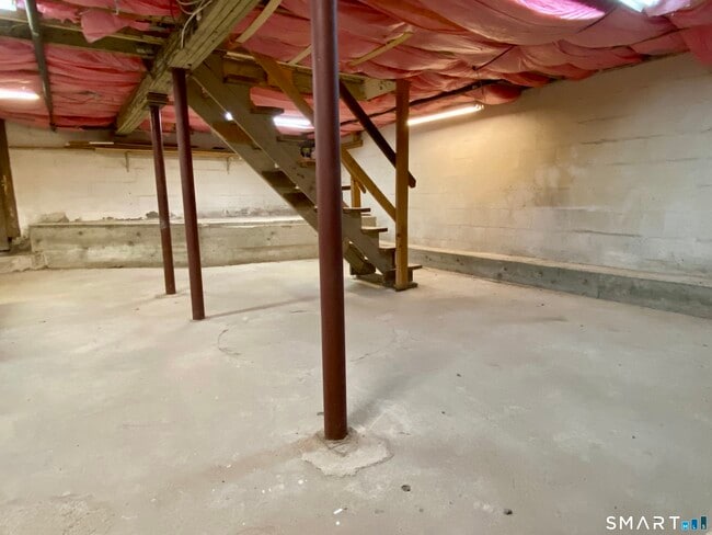 Building Photo - 8 S Rd