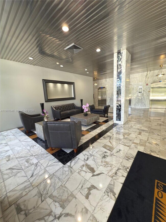 Building Photo - 3675 N Country Club Dr