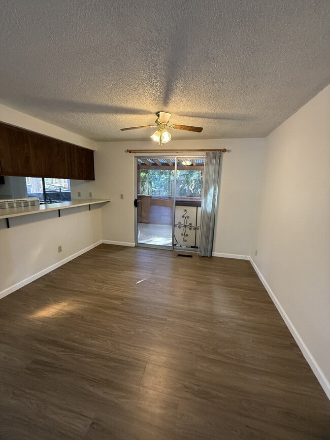 Building Photo - Charming 3-Bedroom Home with Cozy Fireplac...