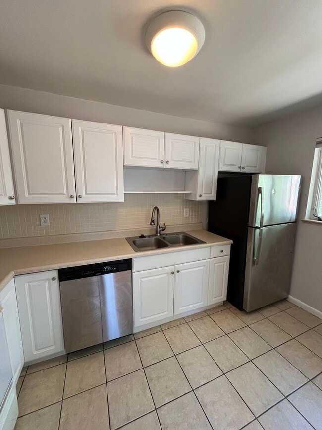 Building Photo - 2-Bed 1-Bath Duplex In Denver's University...