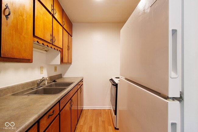 Building Photo - 1102 N Somerset Ave