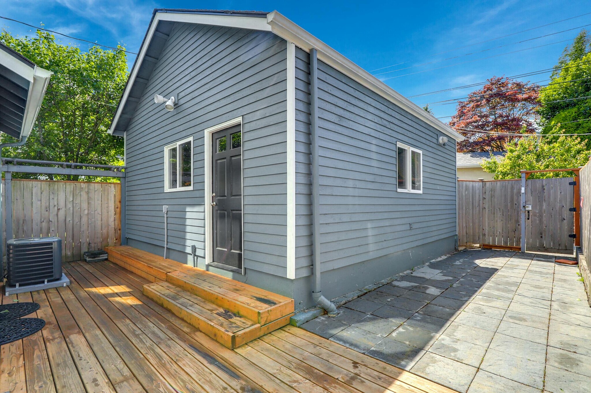 Building Photo - 2111 6th Ave W