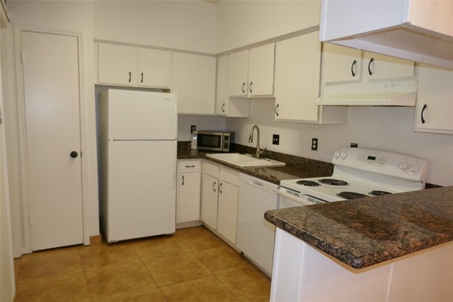 Building Photo - 2100 Tanglewilde St