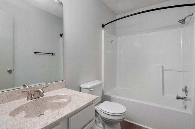 Building Photo - Charming 3 Bedroom, 2 Bathroom house in Ni...
