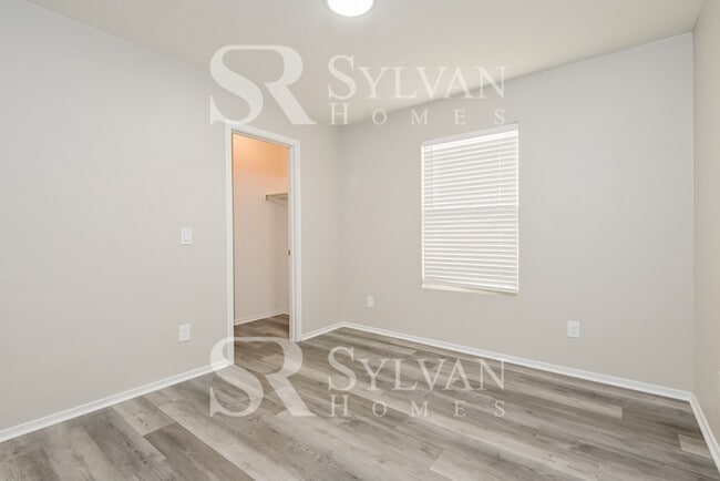 Building Photo - Welcome home to this stunning 3 bedroom, 2...