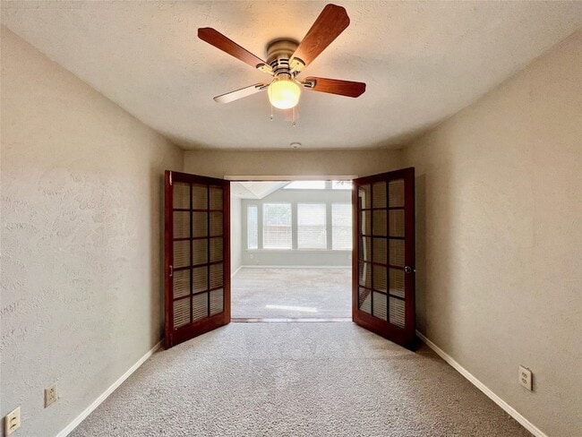 Building Photo - 2732 Parkhaven Dr