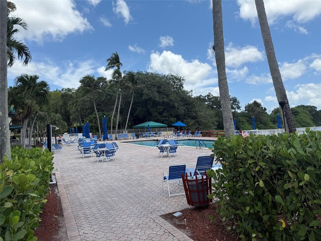 Building Photo - 9450 Live Oak Pl