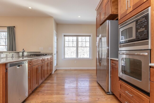 Building Photo - 8 Summer Hill Cir